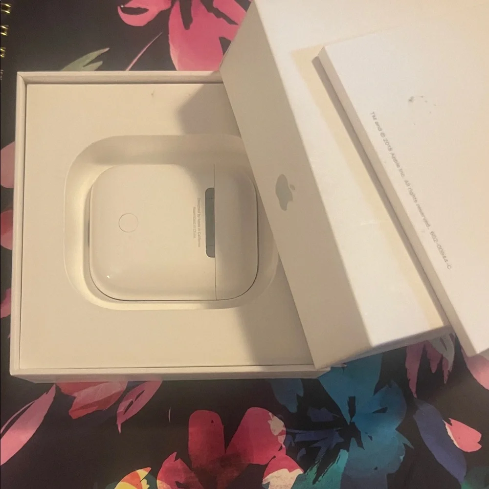 Apple AirPods with Charging Case - White generation 2